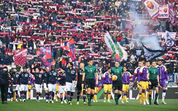 All'83' il Bologna riapre la partita contro la Fiorentina. 3-2 viola al Dall'Ara