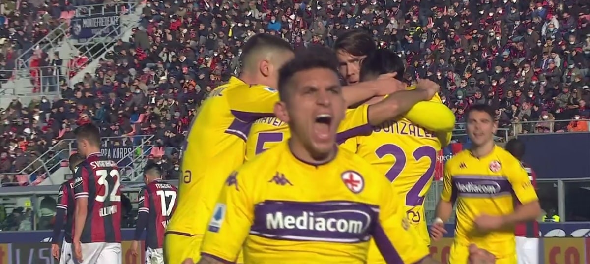 Gioia viola nello spogliatoio a Bologna. La Fiorentina festeggia vittoria e quinto posto