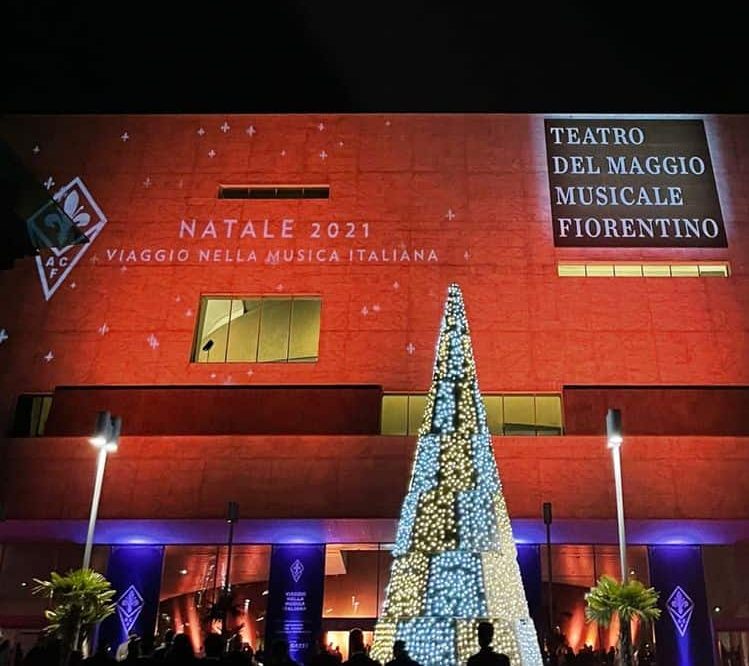 Max Gazzè ha cantato alla festa di Natale della Fiorentina. Tutte le foto e i video dell'evento
