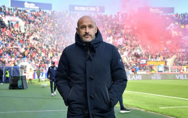 Foto Massimo Paolone/LaPresse5 dicembre 2021 Bologna, Italiasport calcioBologna vs Fiorentina - Campionato di calcio Serie A TIM 2021/2022 - stadio Renato Dall'AraNella foto: Vincenzo Italiano (ACF Fiorentina) osservaPhoto Massimo Paolone/LaPresseDecember