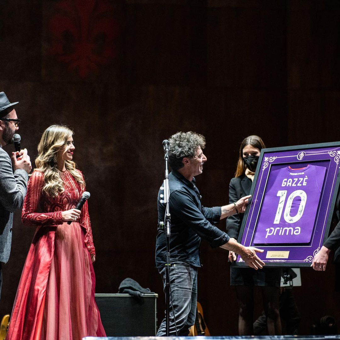 Max Gazzè ha cantato alla festa di Natale della Fiorentina. Tutte le foto e i video dell'evento