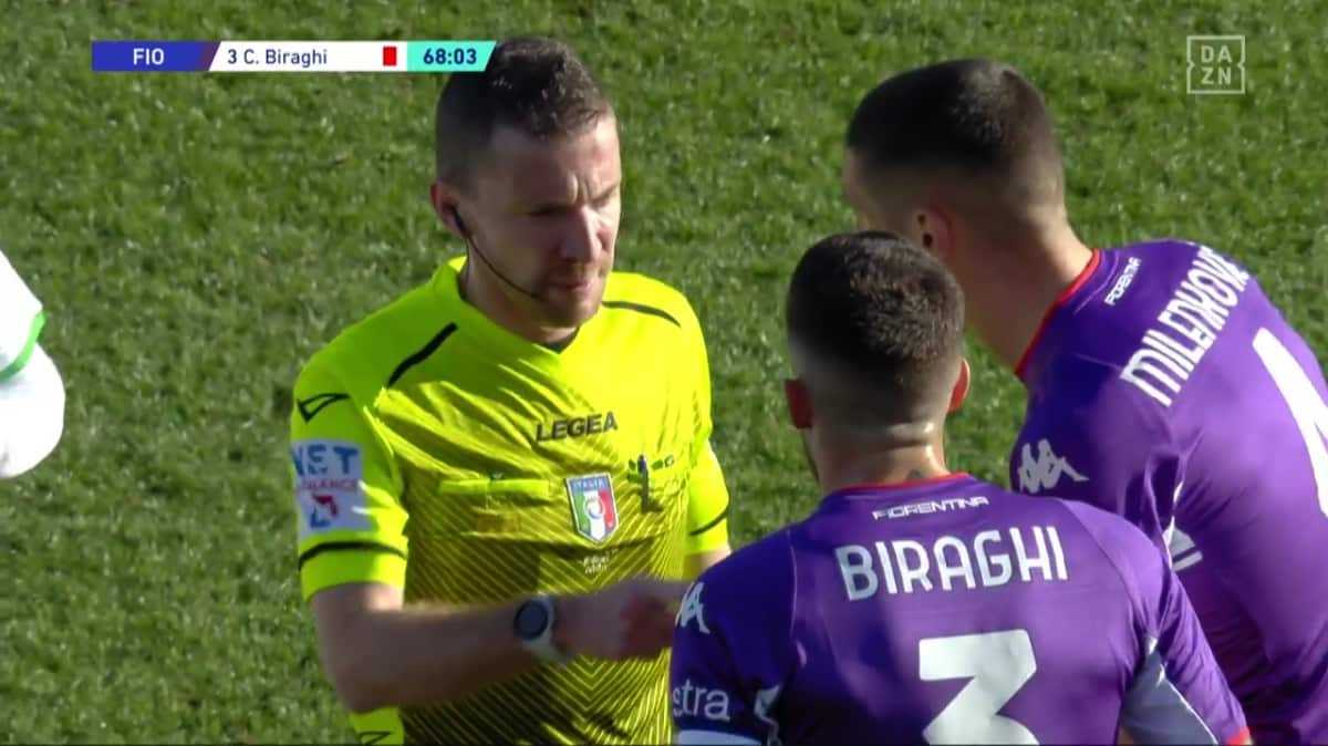 Nessuna punizione per l'arbitro di Fiorentina-Sassuolo, per l'AIA il rosso a Biraghi è giusto