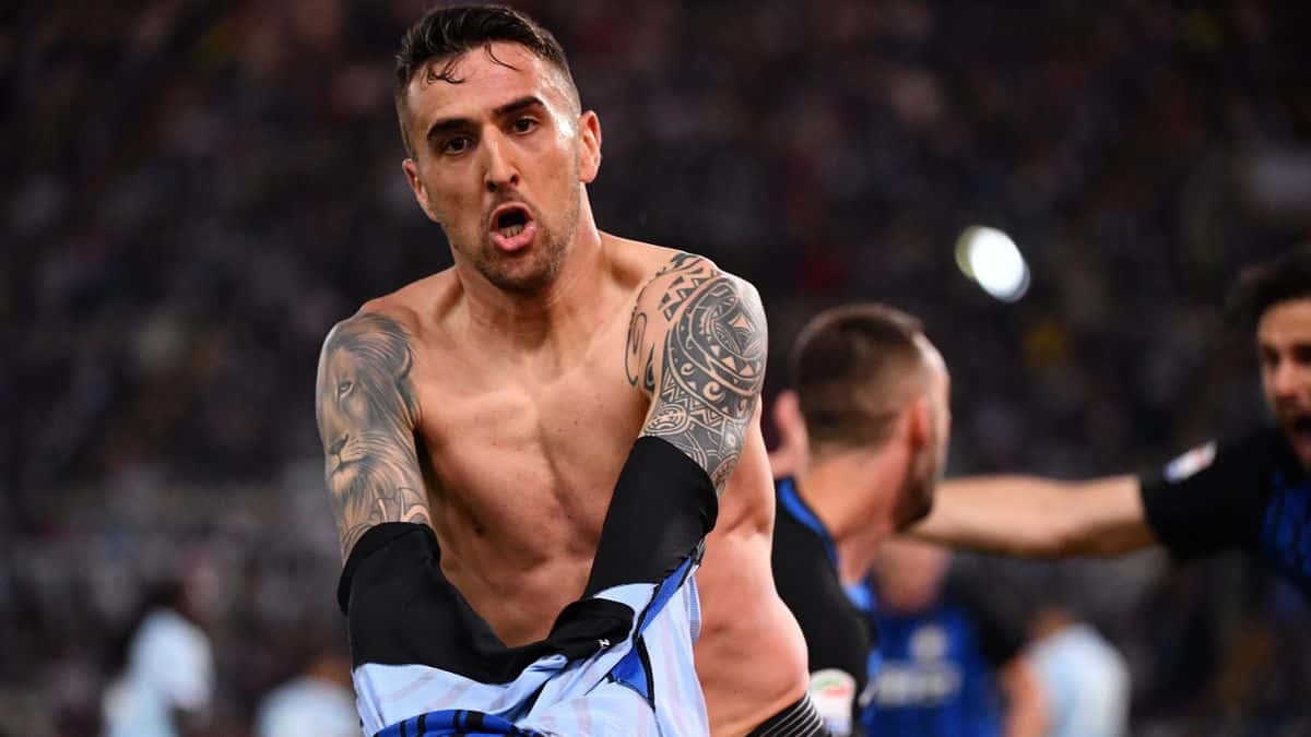 Inter vuole vendere Vecino ma lui al Genoa non vuole andare. Si cercano di convincere club esteri