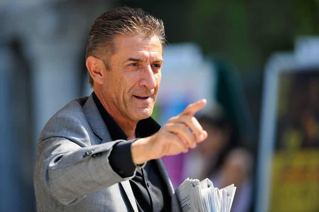 Parla anche Ezio Greggio: "Lo so con certezza, Vlahovic è già un giocatore della Juventus"