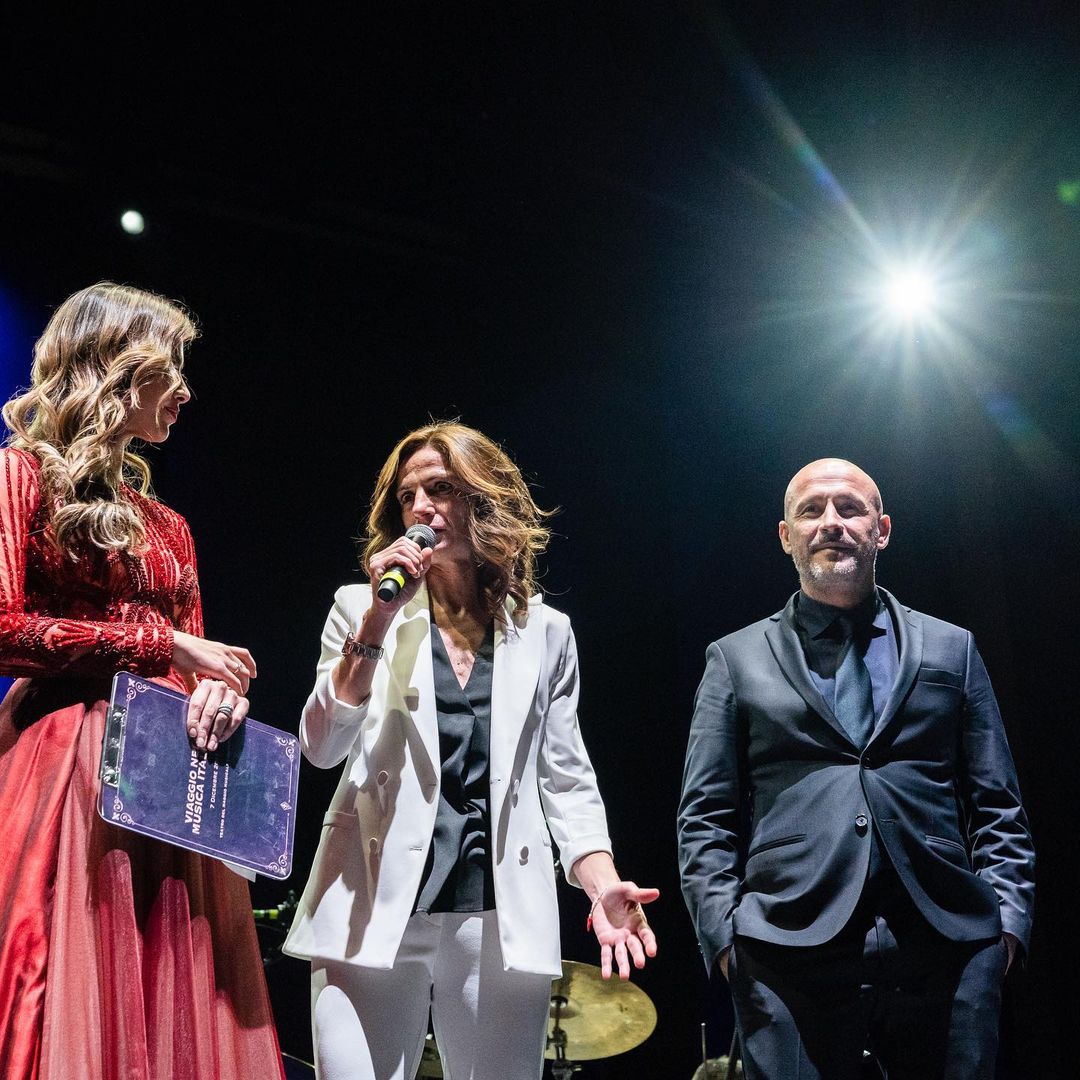 Max Gazzè ha cantato alla festa di Natale della Fiorentina. Tutte le foto e i video dell'evento