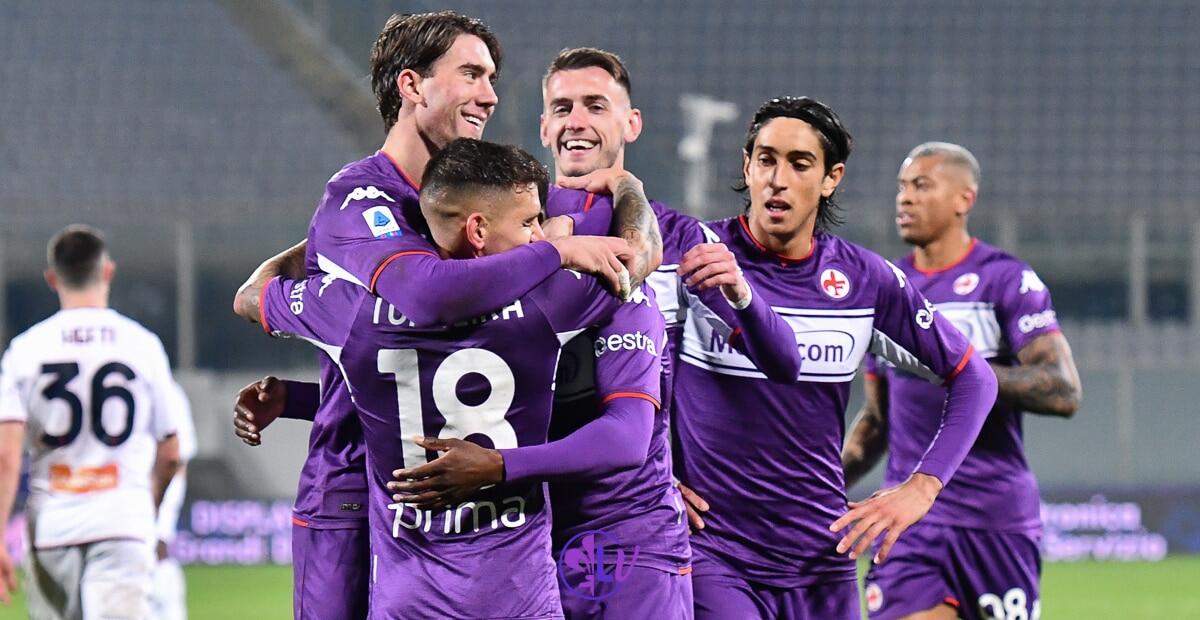 Tenerani: "Roma e Lazio hanno iniziato il campionato per andare in Europa, la Fiorentina no" - L'esultanza dei giocatori della Fiorentina
