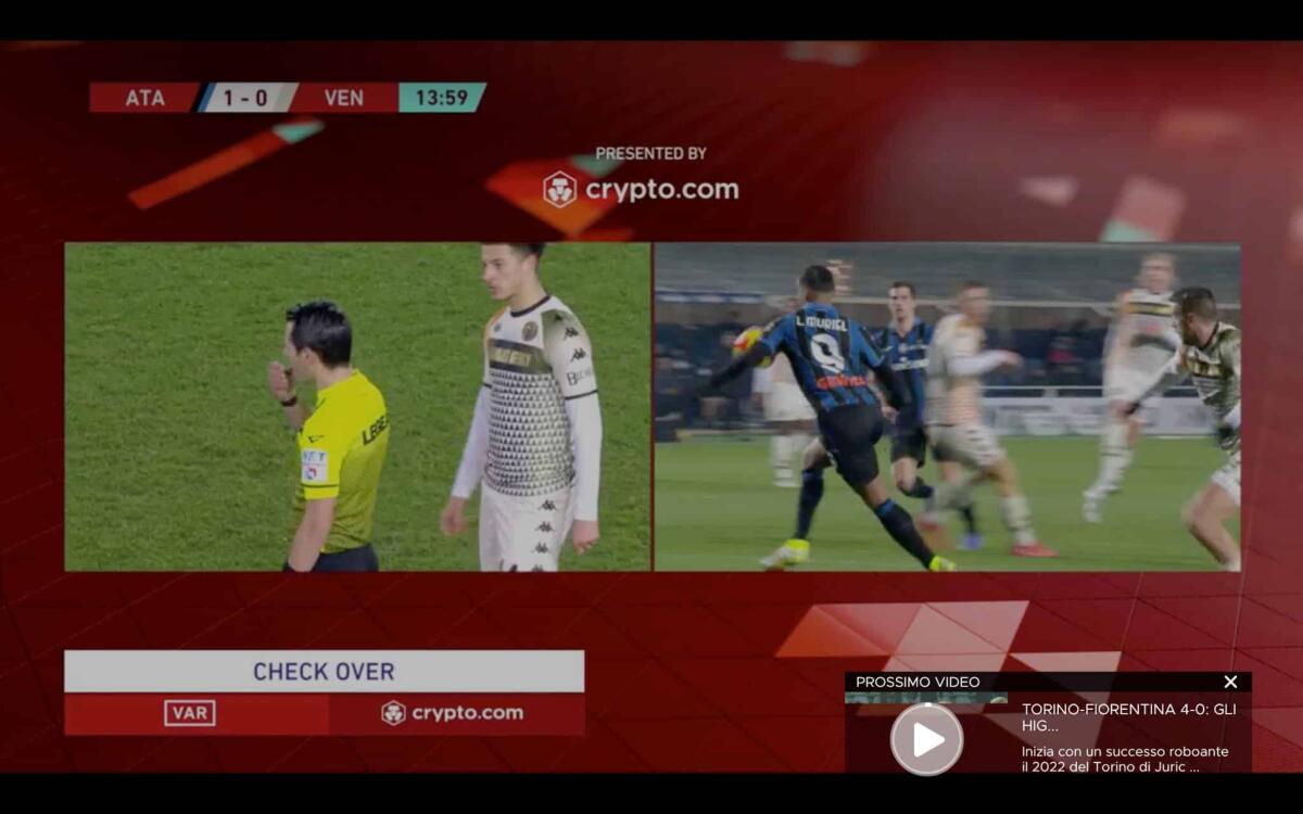 Muriel segna di mano, l'arbitro convalida il gol, il Venezia si infuria e mette l'immagine su Twitter - 