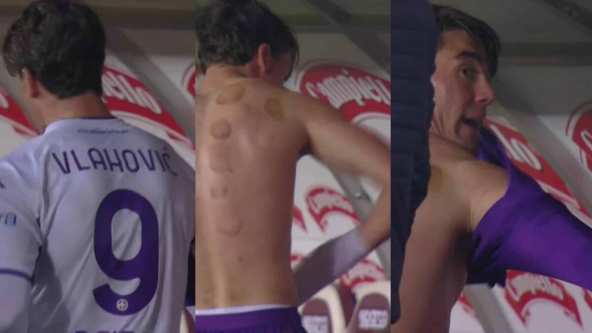 Vlahovic è una furia al momento del cambio, valanga di parole piene di rabbia in panchina - 