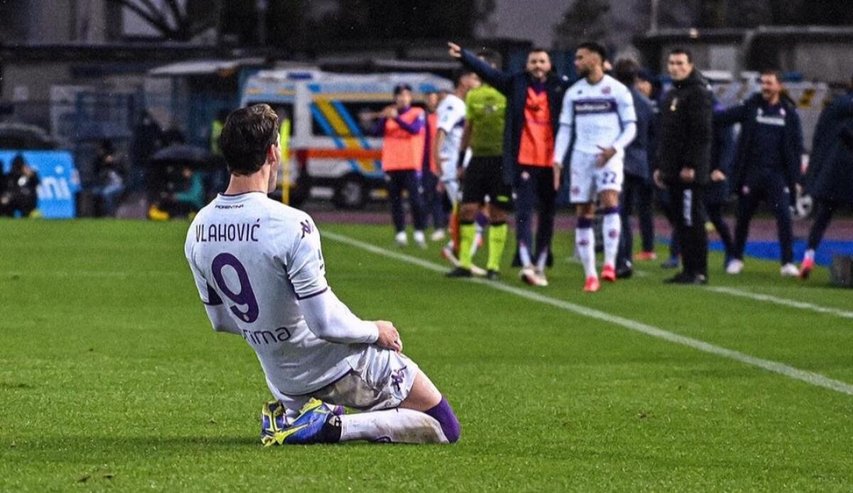 Al 41' Fiorentina in vantaggio contro il Napoli. Perla di Vlahovic su assist di Saponara - 
