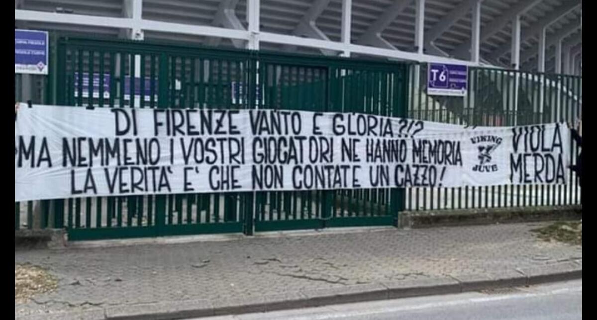 Tifosi della Juventus a Firenze, mettono striscione in Curva Fiesole: "Non contate un c***o" - 