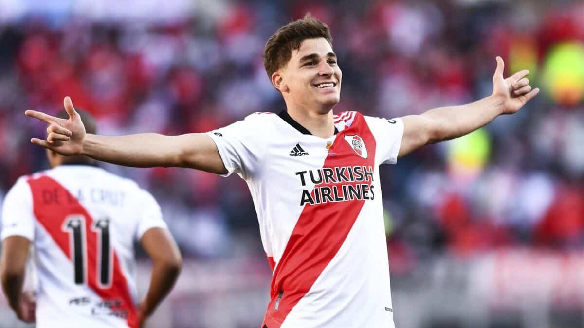 Parla l'agente di Julian Alvarez: "Nessuno ha pagato clausola al River, offerte solo da Ucraina e Russia" - 