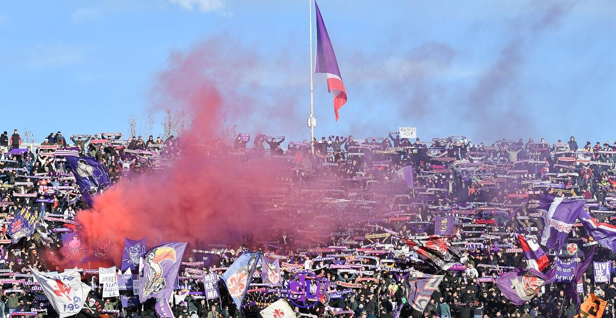 Due tifosi della Fiorentina daspati per un fumogeno, sono ritenuti pericolosi per l'ordine pubblico - Firenze, stadio A.Franchi, 11.12.2021, Fiorentina-Salernitana, foto Lisa Guglielmi. Copyright Labaroviola.com