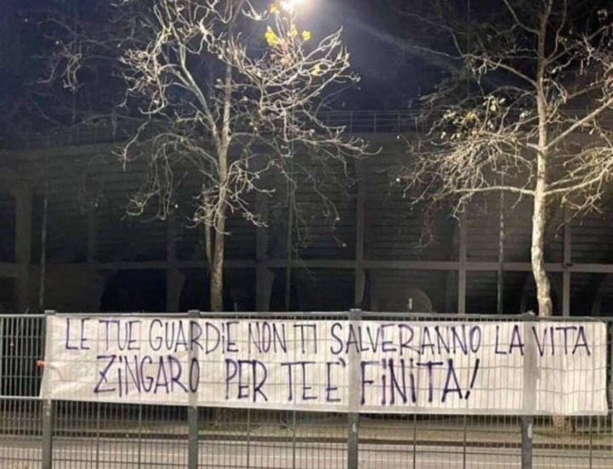 Vlahovic finisce sotto la protezione della Polizia per le minacce allo stadio. Abitazione sorvegliata - 