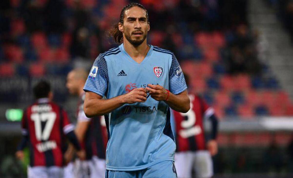 La Fiorentina lo aveva scaricato, ora Caceres flop anche a Cagliari. Può finire al Pisa in serie B - 