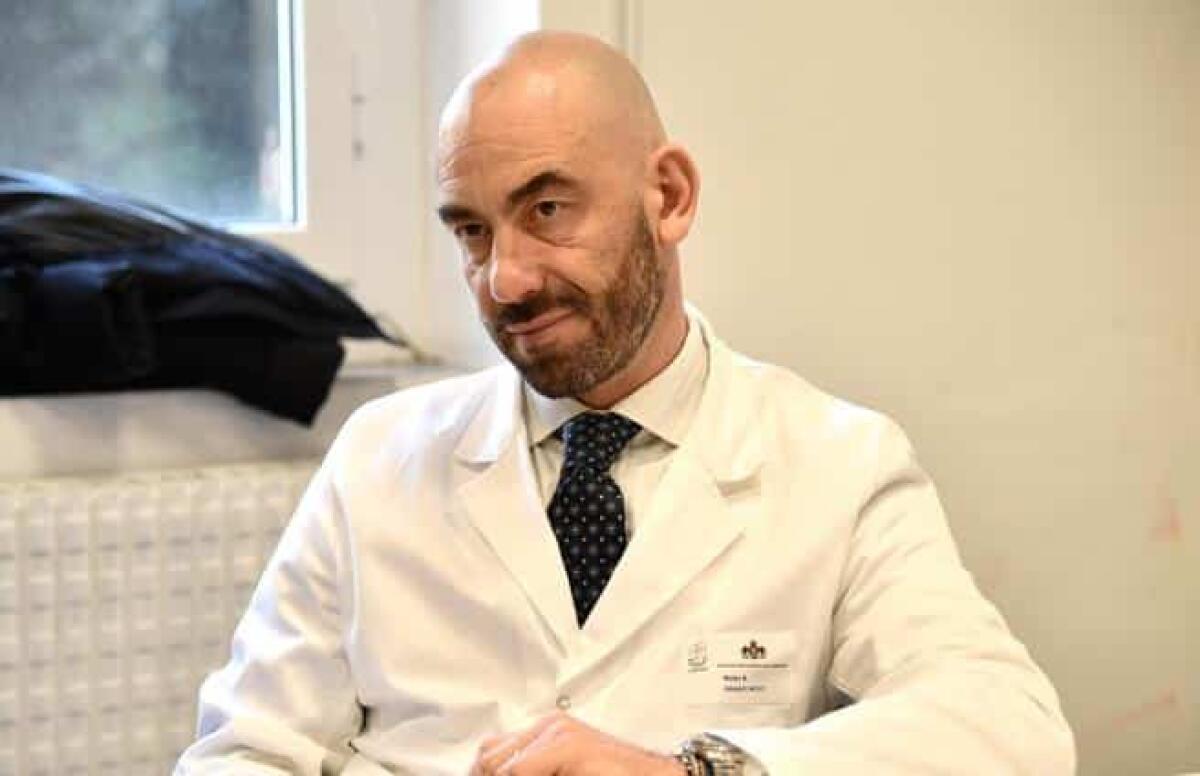 Bassetti: "Errore limite a 5000 tifosi. Difficile spiegarlo ai vaccinati, ce l'hanno con calcio e discoteche" - 