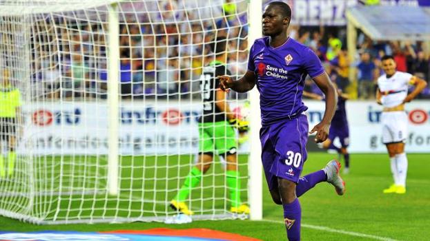 Fiorentina's forward Khouma El Babacar celebrates after scoring the first goal of the Italian Serie A soccer match between ACF Fiorentina and CFC Genoa at Artemio Franchi Stadium in Florence, 12 September 2015. ANSA/ MAURIZIO DEGL'INNOCENTI