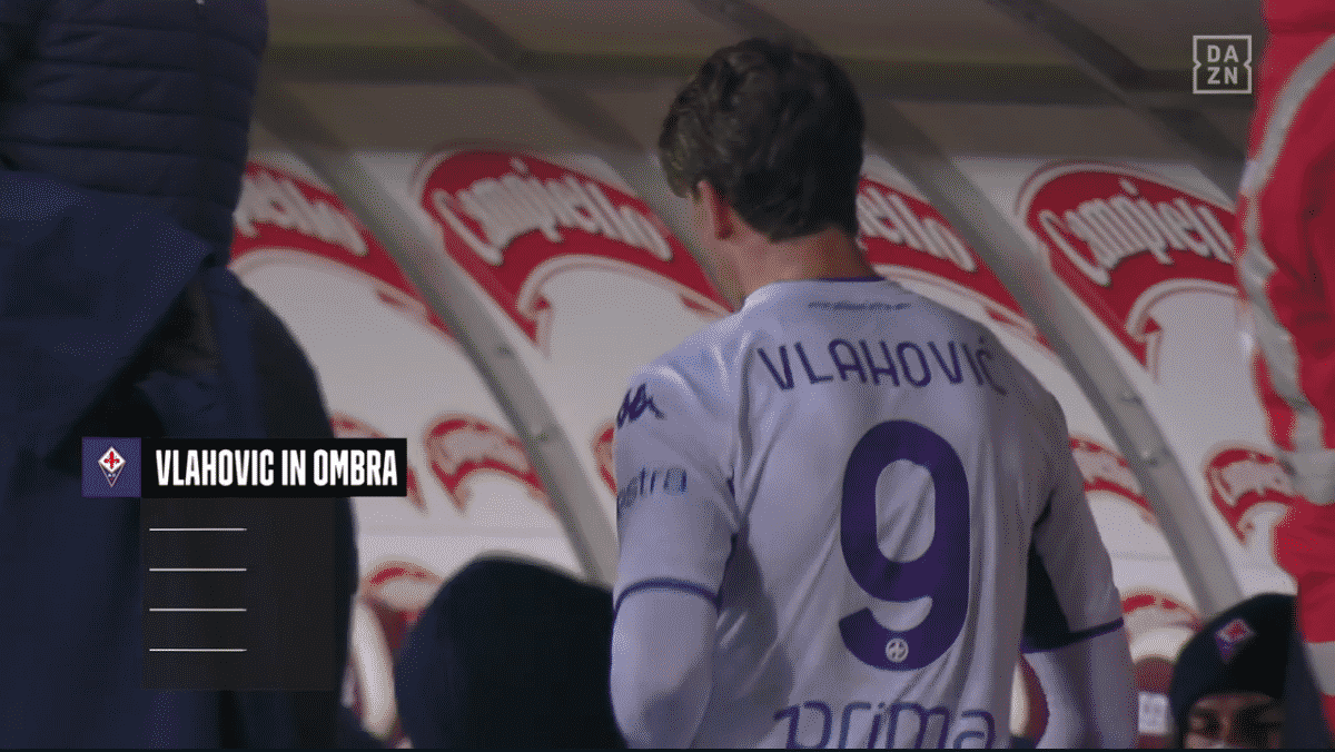 Vlahovic insultato dai tifosi del Torino, contro di lui all'uscita anche il coro: "Gobbo di mer**"