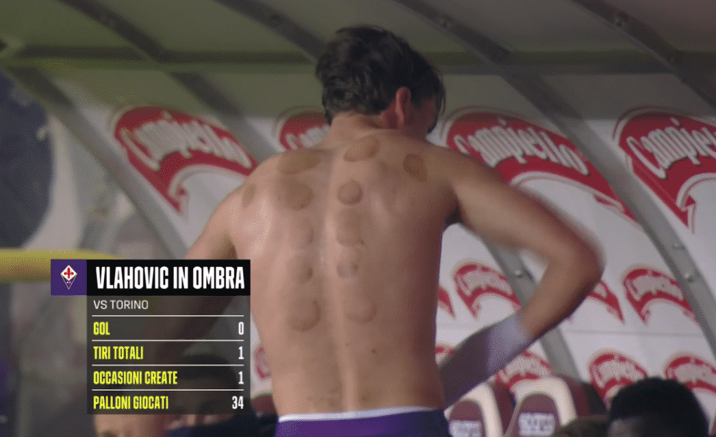 Vlahovic è una furia al momento del cambio, valanga di parole piene di rabbia in panchina