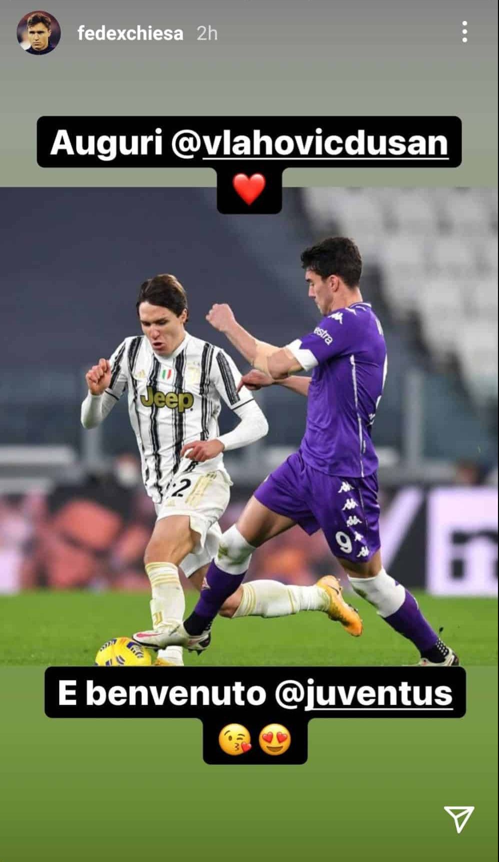 Chiesa fa gli auguri a Vlahovic e lo posta con la maglia della Fiorentina: "Benvenuto alla Juventus"