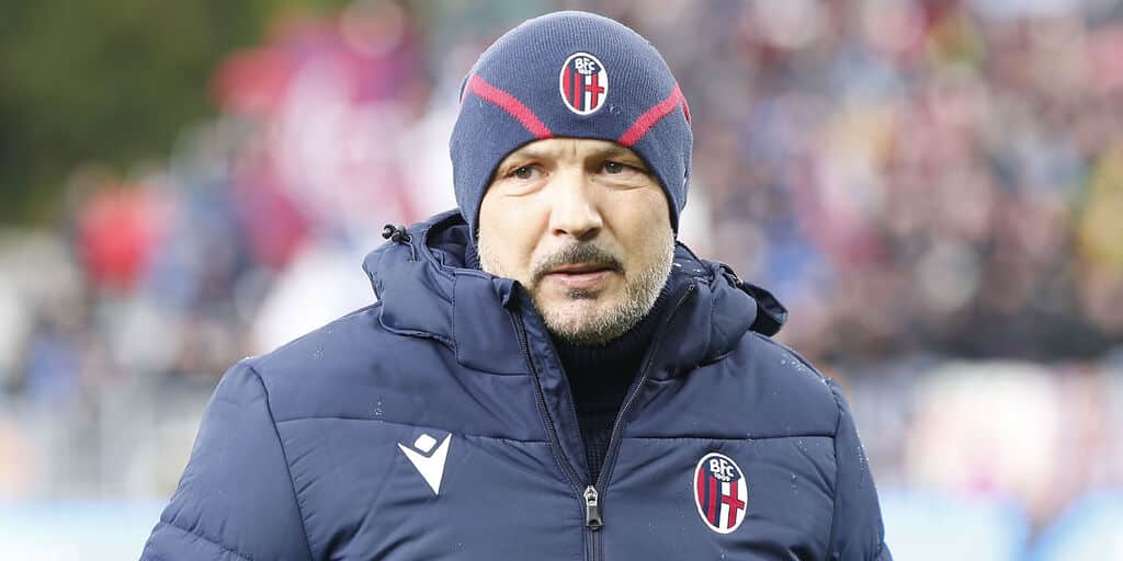 LA SPEZIA, ITALY - NOVEMBER 28: Sinisa Mihajlovic manager of Bologna FC looks on prior to the Serie A match between Spezia Calcio and Bologna FC at Stadio Alberto Picco on November 28, 2021 in La Spezia, Italy. (Photo by Gabriele Maltinti/Getty Images)