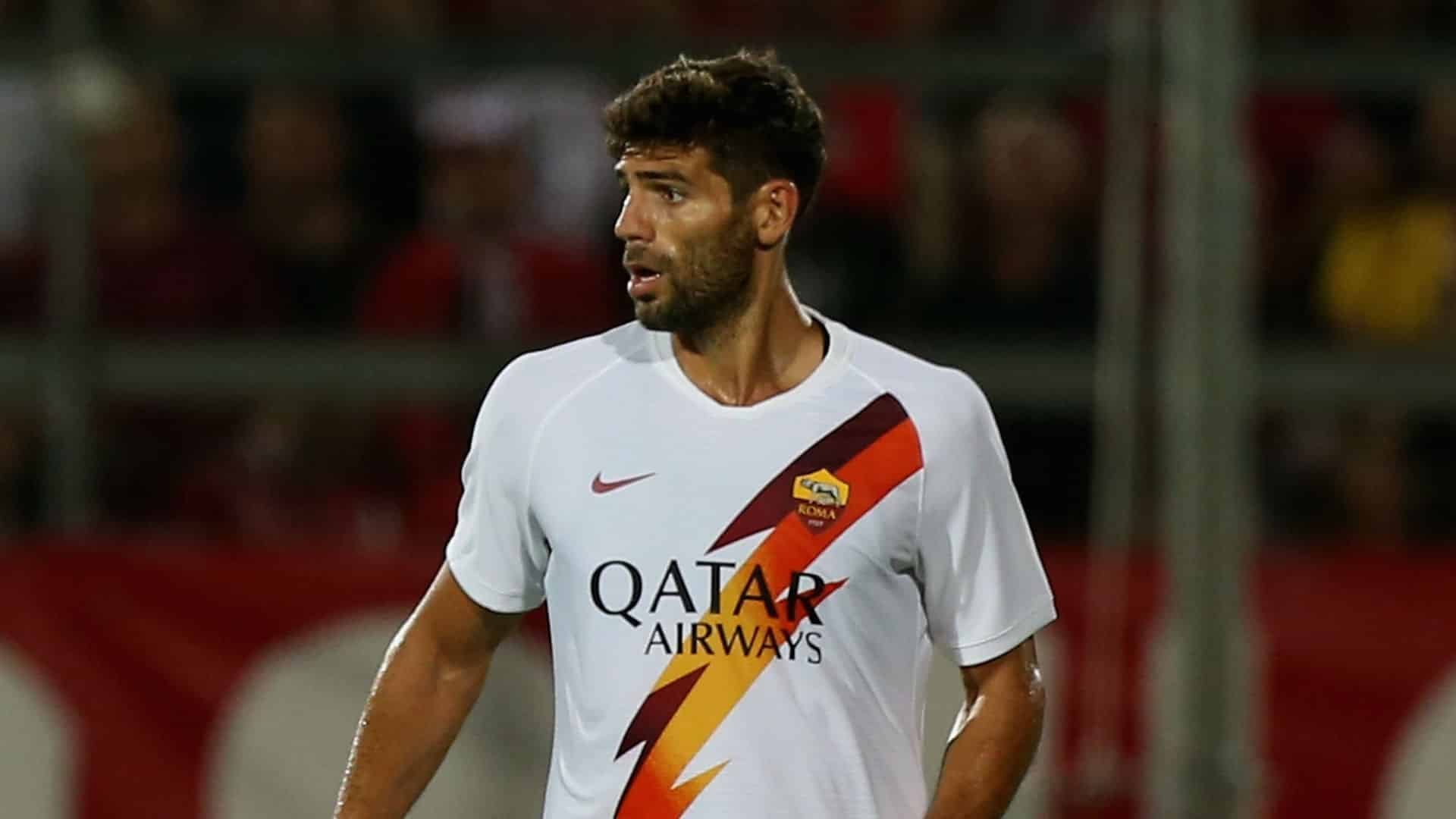 Mourinho lo fa allenare da solo, Fazio fa causa alla Roma e viene a passare la domenica a Firenze