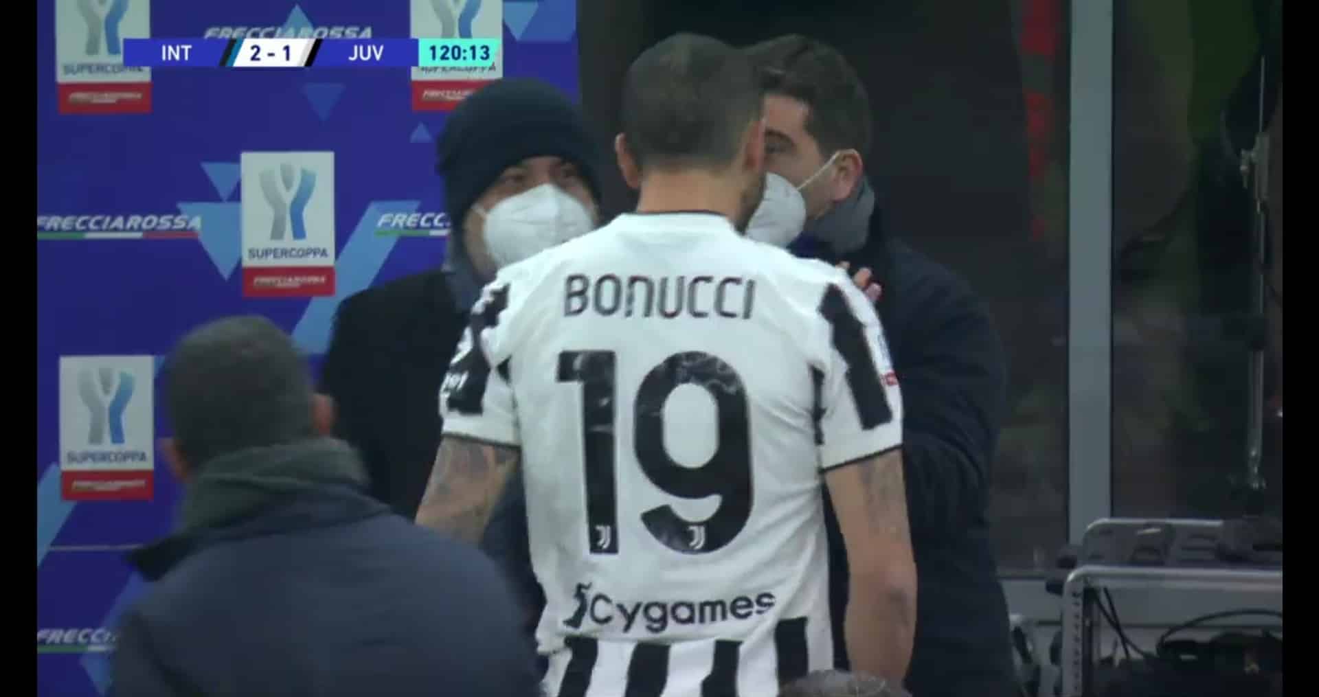 Figuraccia Bonucci, mani addosso al dirigente dell'Inter perchè non è riuscito ad entrare in campo
