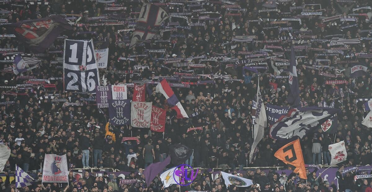 Fila lunghissima alla biglietteria per Fiorentina-Juve. C'è chi ha fatto 100 km e chi è arrivato alle sette - Firenze, stadio A.Franchi, 20.11.2021, Fiorentina-Milan, foto Lisa Guglielmi. Copyright Labaroviola.com