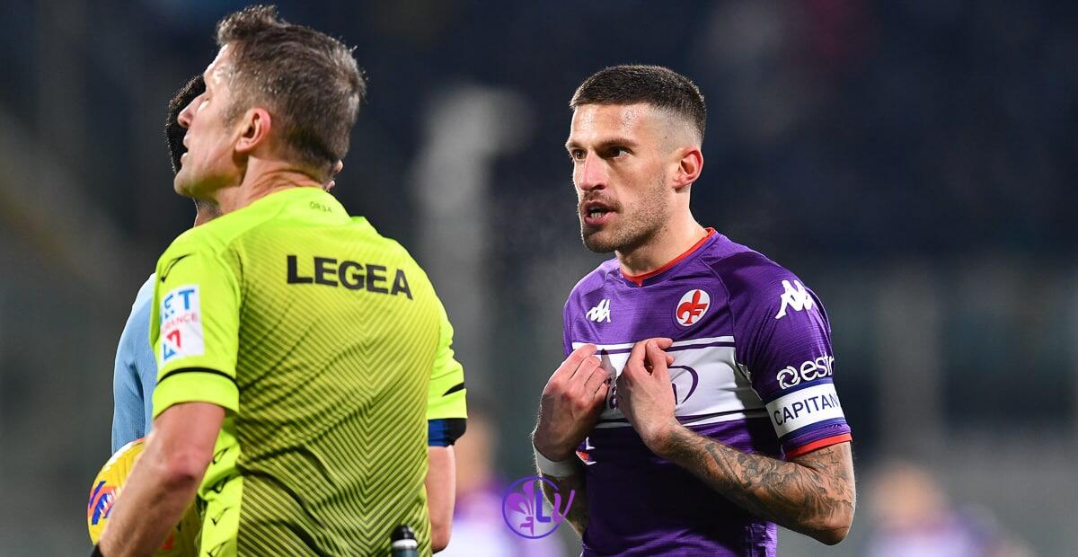 La scena più brutta della serata, discussione tra Biraghi, Gonzalez e Cabral per chi tirasse il rigore - Firenze, stadio A.Franchi, 05.02.2022, Fiorentina-Lazio, foto Lisa Guglielmi. Copyright Labaroviola.com