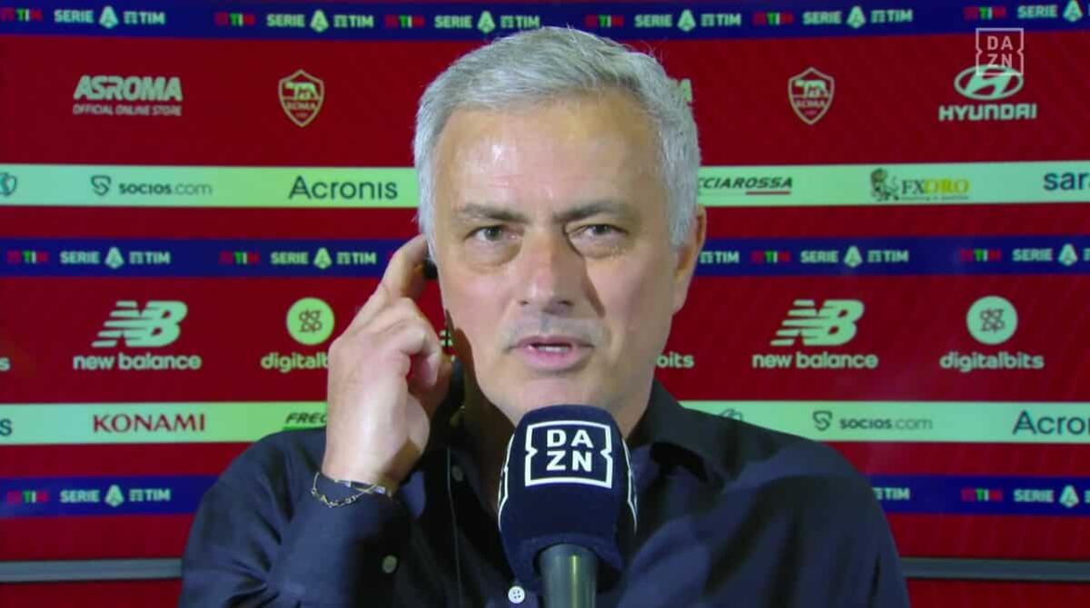 Mourinho denuncia: "La Roma è piccola con il potere. Se quello è fallo allora non è più calcio" - 