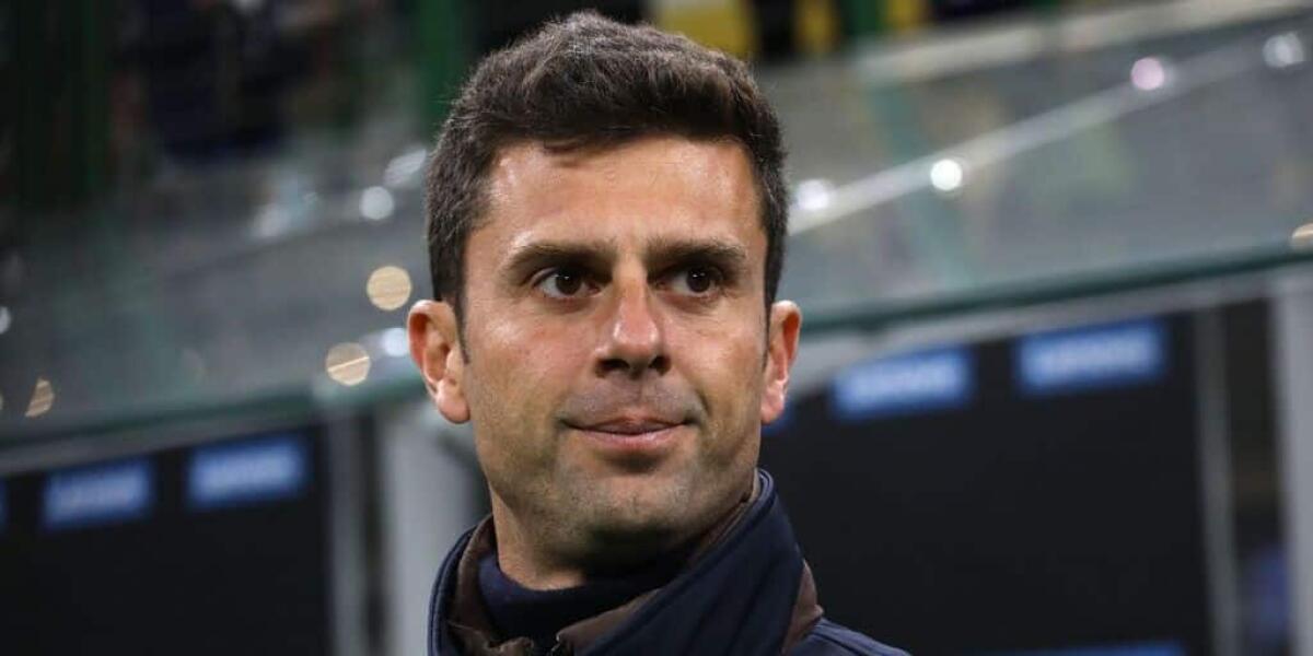 Thiago Motta ripensa alla Fiorentina: "C'era fallo prima del gol di Piatek, Odriozola spinge Maggiore" - MILAN, ITALY - DECEMBER 01: Spezia Calcio coach Thiago Motta looks on before the Serie A match between FC Internazionale v Spezia Calcio at Stadio Giuseppe Meazza on December 01, 2021 in Milan, Italy. (Photo by Marco Luzzani/Getty Images)