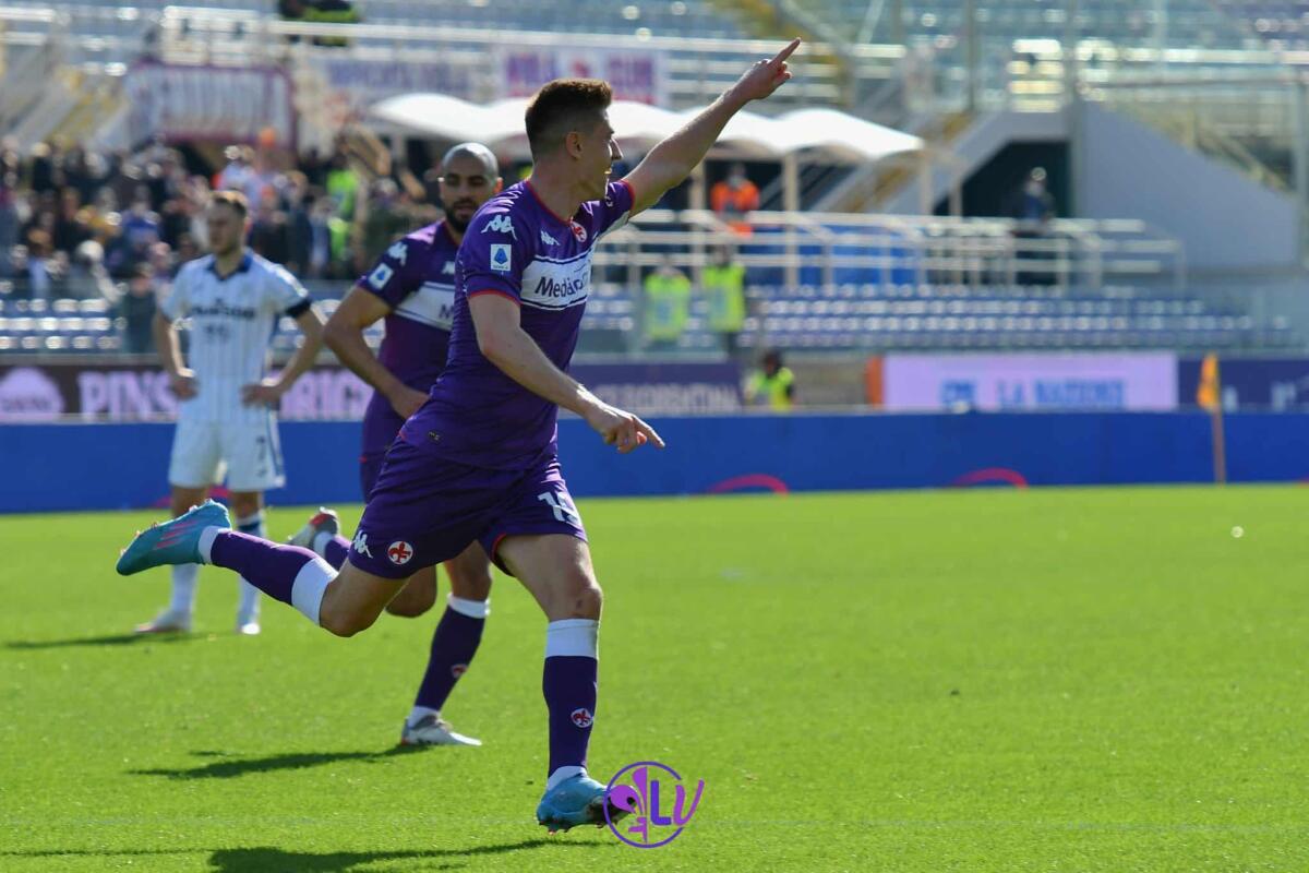La Fiorentina ha vinto il 63,3% di contrasti contro la Dea, 50% di precisione al tiro - Esultanza Krzysztof Piatek