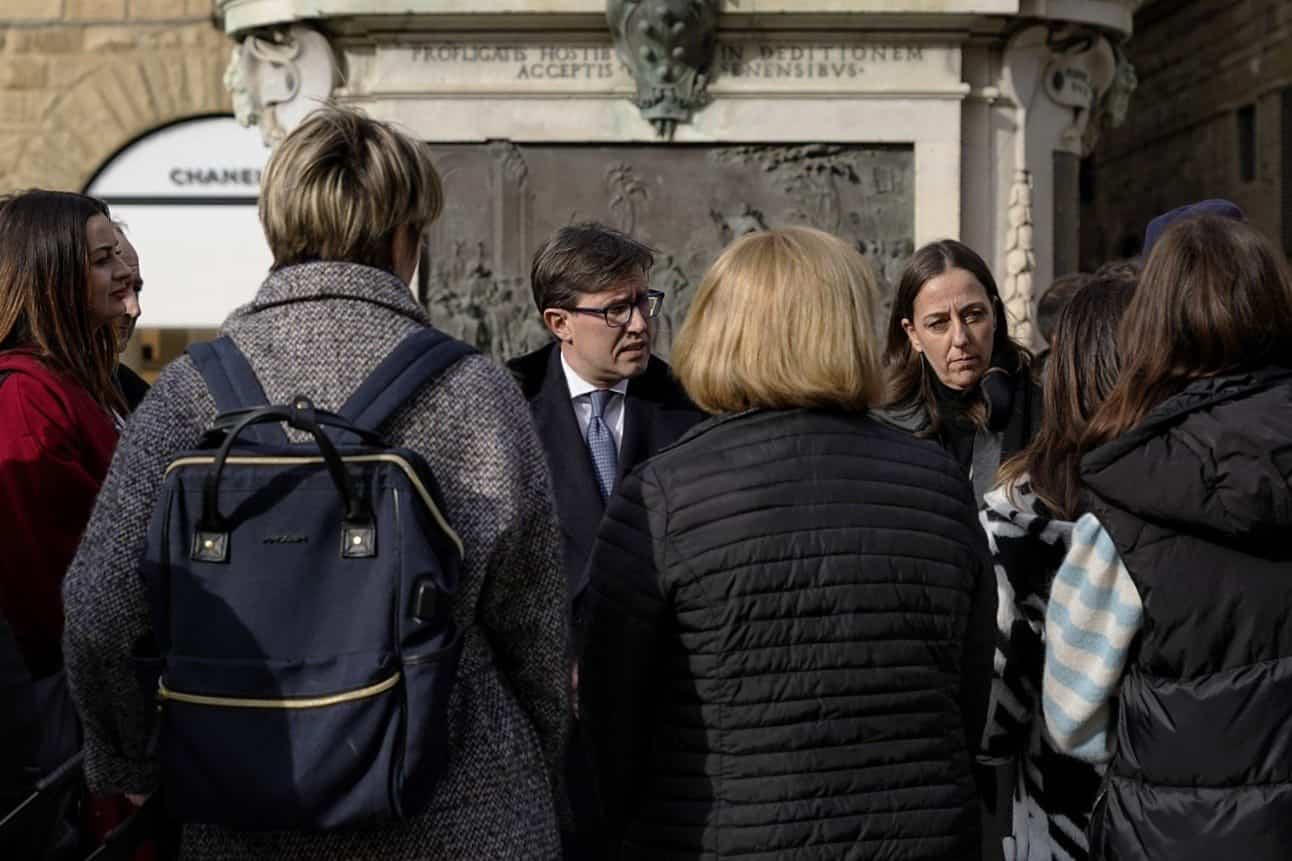 Nardella: "La vostra libertà è la nostra libertà" e illumina Piazza della Signoria con colori dell'Ucraina