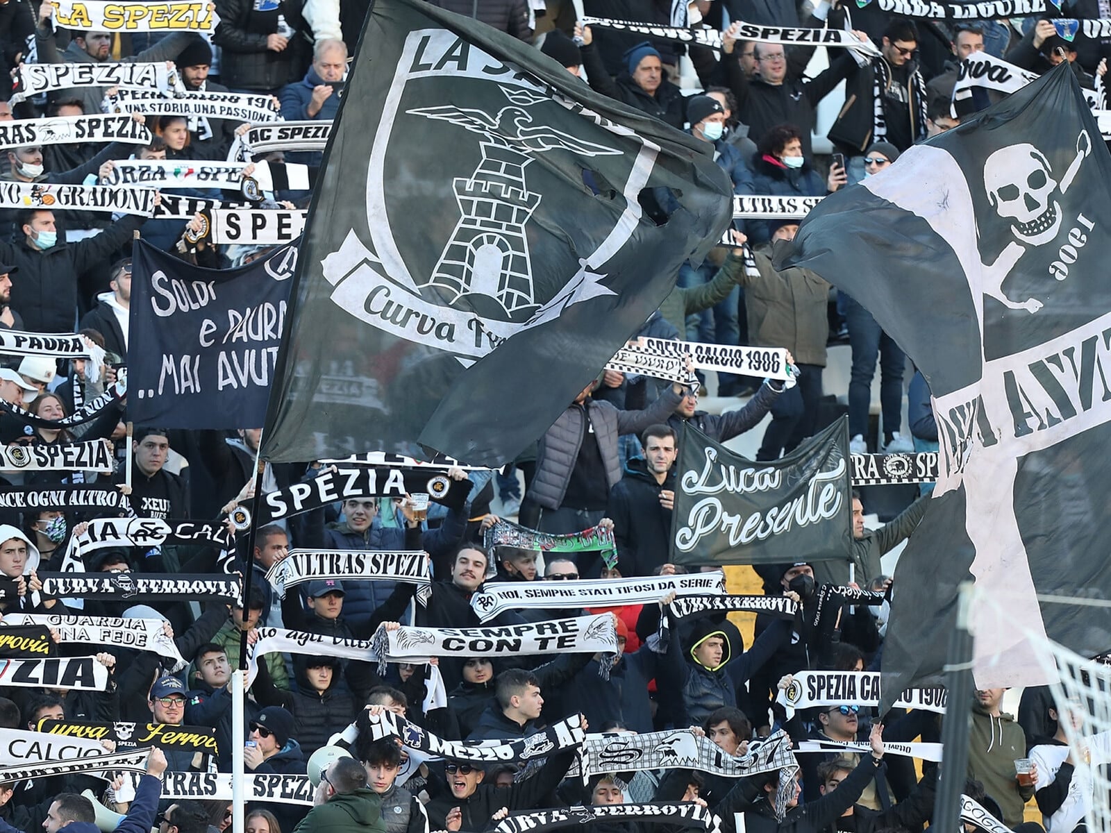 Tifosi Spezia avvertono: "Lunedi contro Italiano, uomo di mer**. Lo stadio deve essere una bolgia"