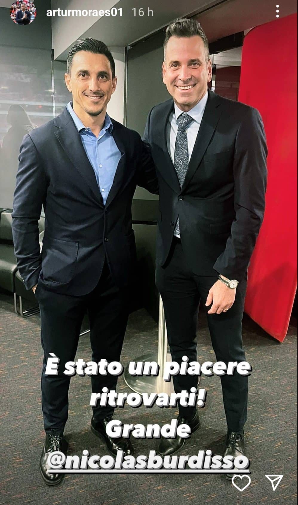 Il braccio destro di Pradè Nicolas Burdisso ieri a Lisbona per vedere dal vivo Benfica-Ajax