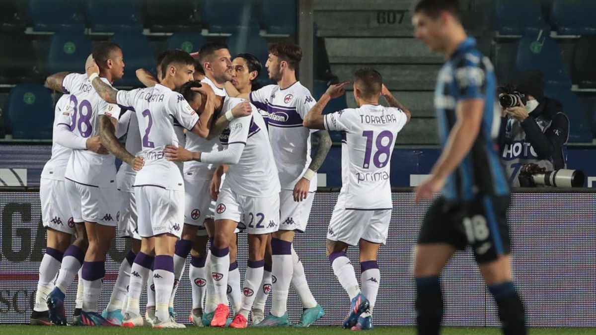Che impresa della Fiorentina in 10! Milenkovic con il gol al 93' trascina la viola in semifinale