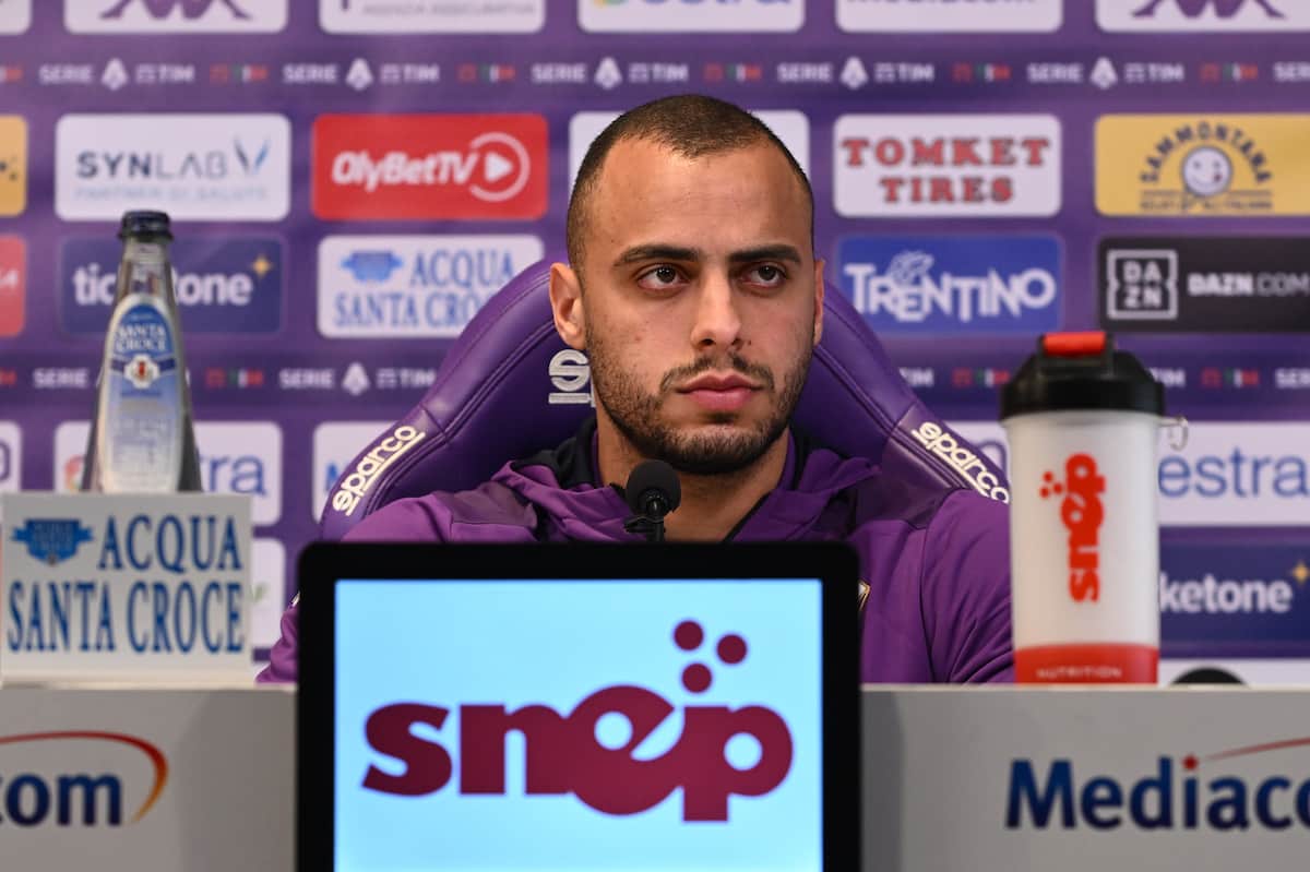 Tutte le foto della presentazione di Cabral, sorrisi con Pradè e maglia numero 9 mostrata