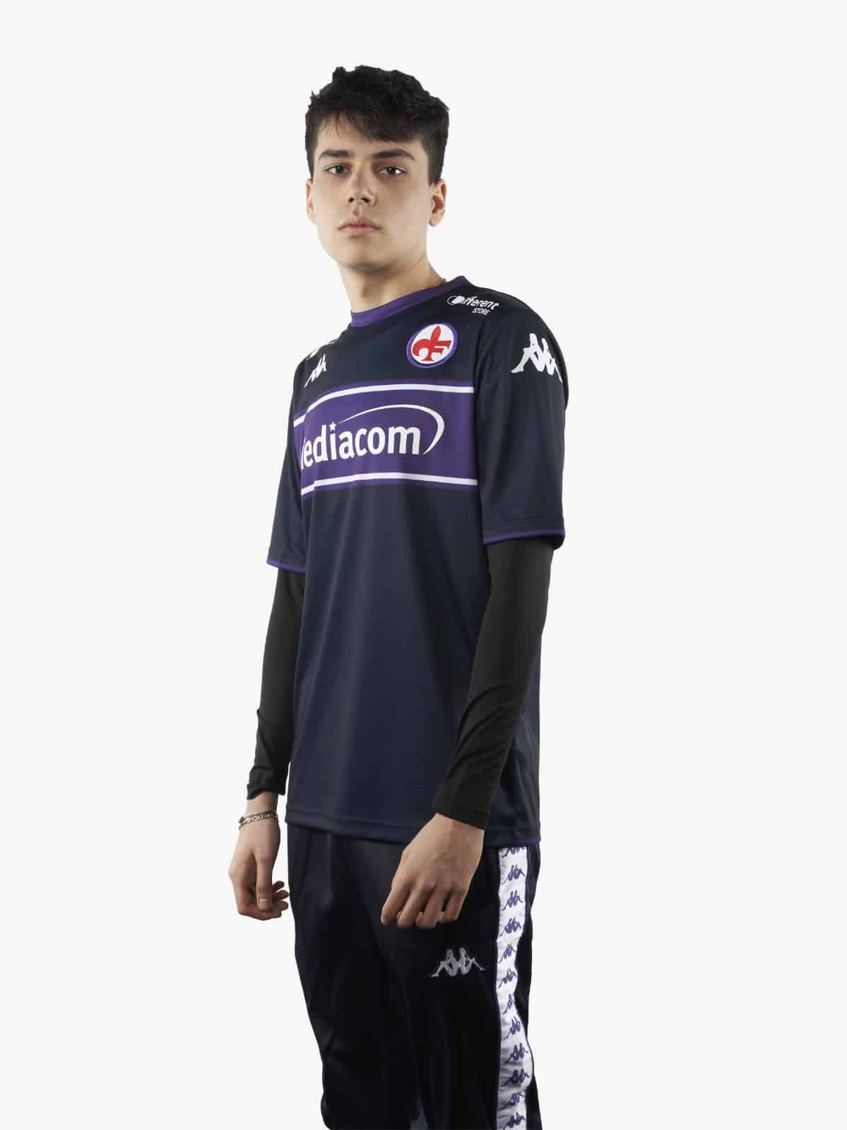 La Fiorentina presenta la nuova maglia speciale per gli ESport, il campionato serie A su Fifa 22