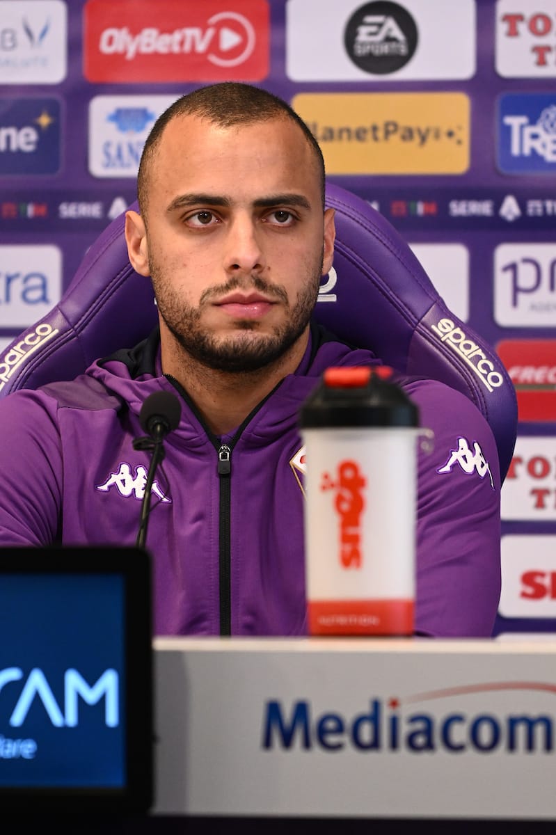 Tutte le foto della presentazione di Cabral, sorrisi con Pradè e maglia numero 9 mostrata