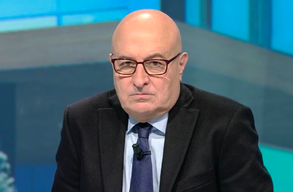 Teotino critica: "Dirigenti lungimiranti non vendono Vlahovic, con lui Fiorentina in Europa"