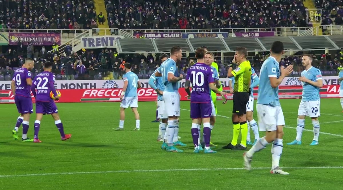 La scena più brutta della serata, discussione tra Biraghi, Gonzalez e Cabral per chi tirasse il rigore