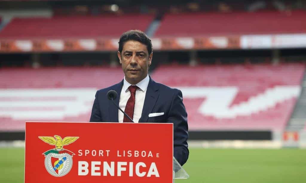 Benfica perde in casa e i tifosi se la prendono con Rui Costa: "Mi prendo io tutte le responsabilità"