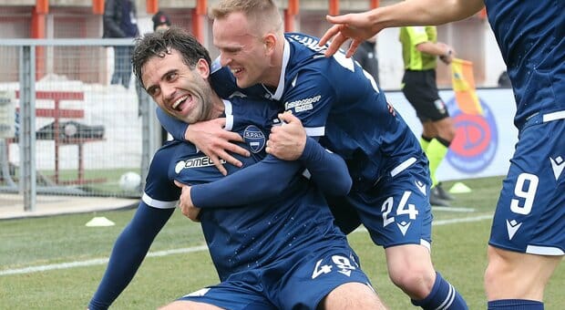 Giuseppe Rossi segna un gol meraviglioso, serpentina e dribbling in mezzo a cinque difensori