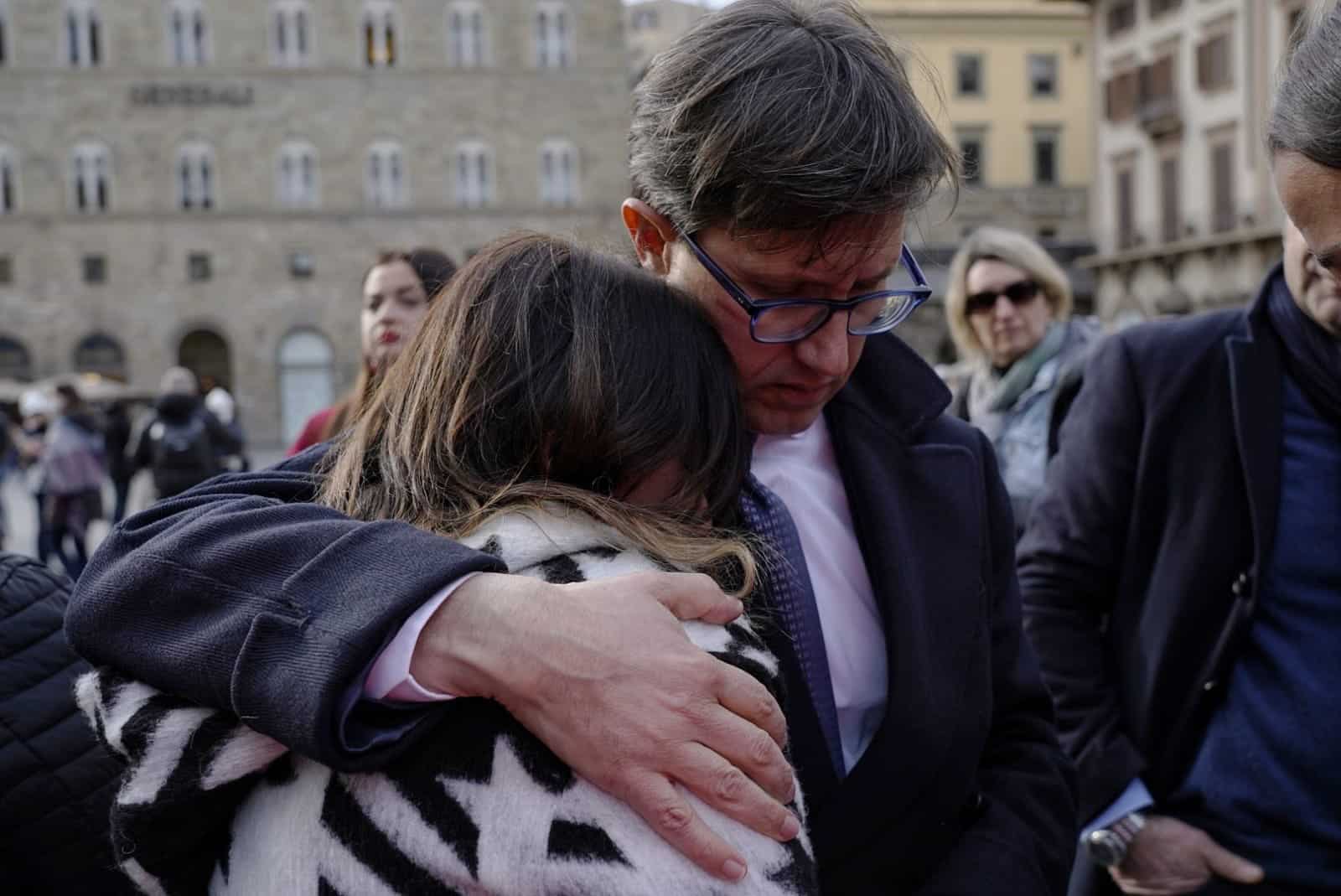 Nardella: "La vostra libertà è la nostra libertà" e illumina Piazza della Signoria con colori dell'Ucraina