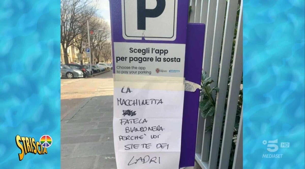 La protesta sul parchimetro a Firenze: "Macchinetta fatela bianconera perchè siete dei ladri" - 