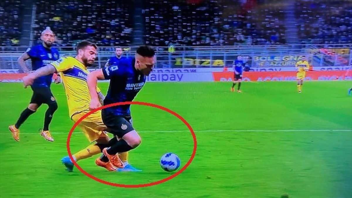 La Gazzetta mette il dubbio sull'arbitro: "Quello di Castrovilli era un retropassaggio per Terracciano" - 