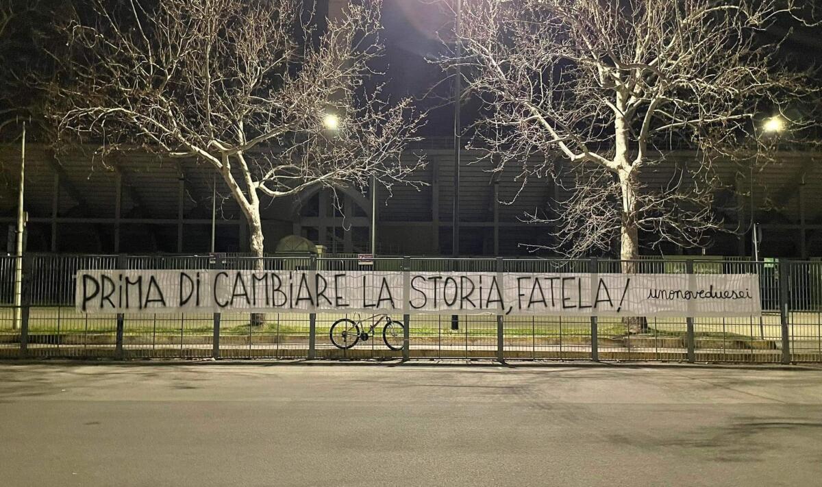 La Curva Fiesole tuona: "Prima di cambiare la storia, fatela" striscione al Franchi. "ACF non si tocca" - 