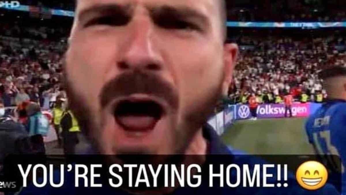 In Inghilterra godono del flop Italia dopo essere stati presi in giro e scrivono "You're staying Rome" - 