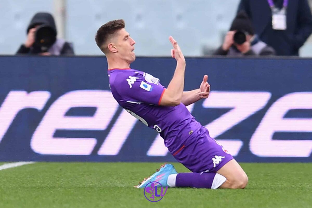 Al 10' Fiorentina subito avanti al Franchi, Piatek firma l'1-0 gigliato - Esultanza Krzysztof Piatek