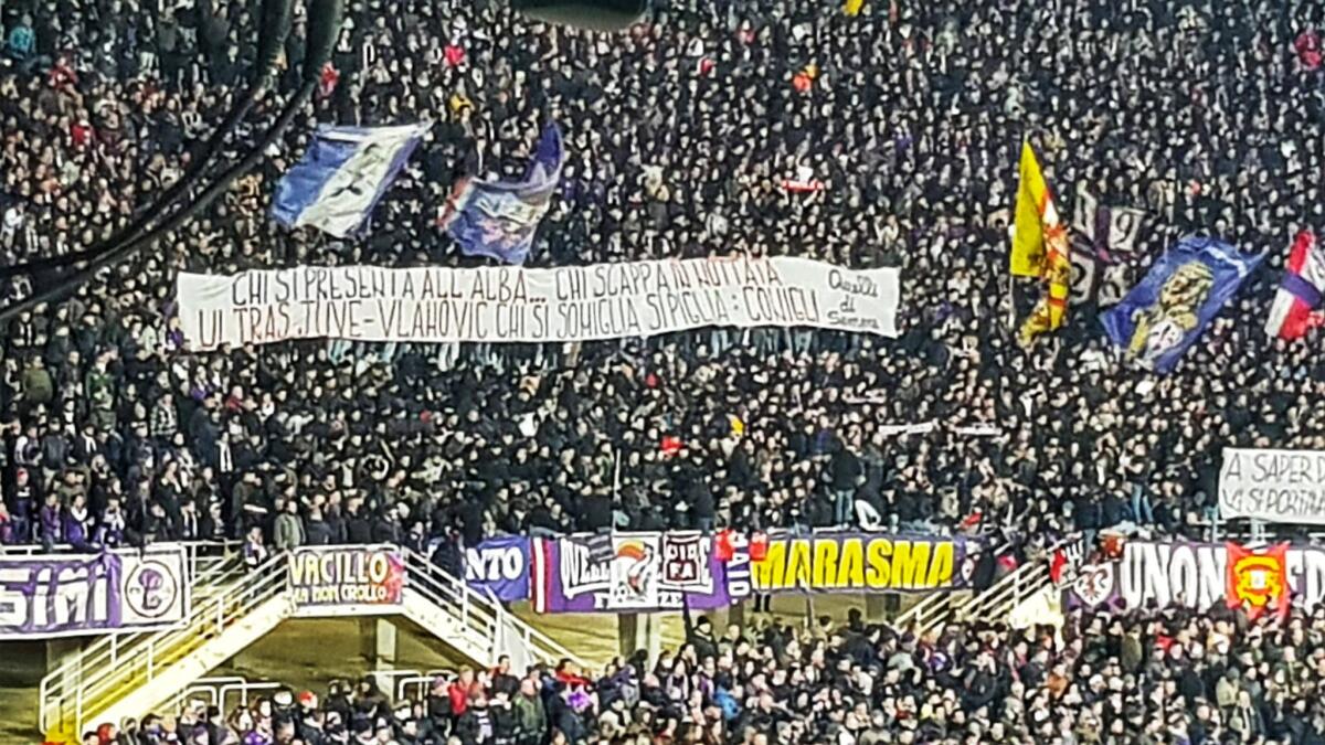 "Chi si presenta all'alba, chi scappa in nottata. Ultras Juve-Vlahovic, chi si somiglia si piglia. Conigli" - 