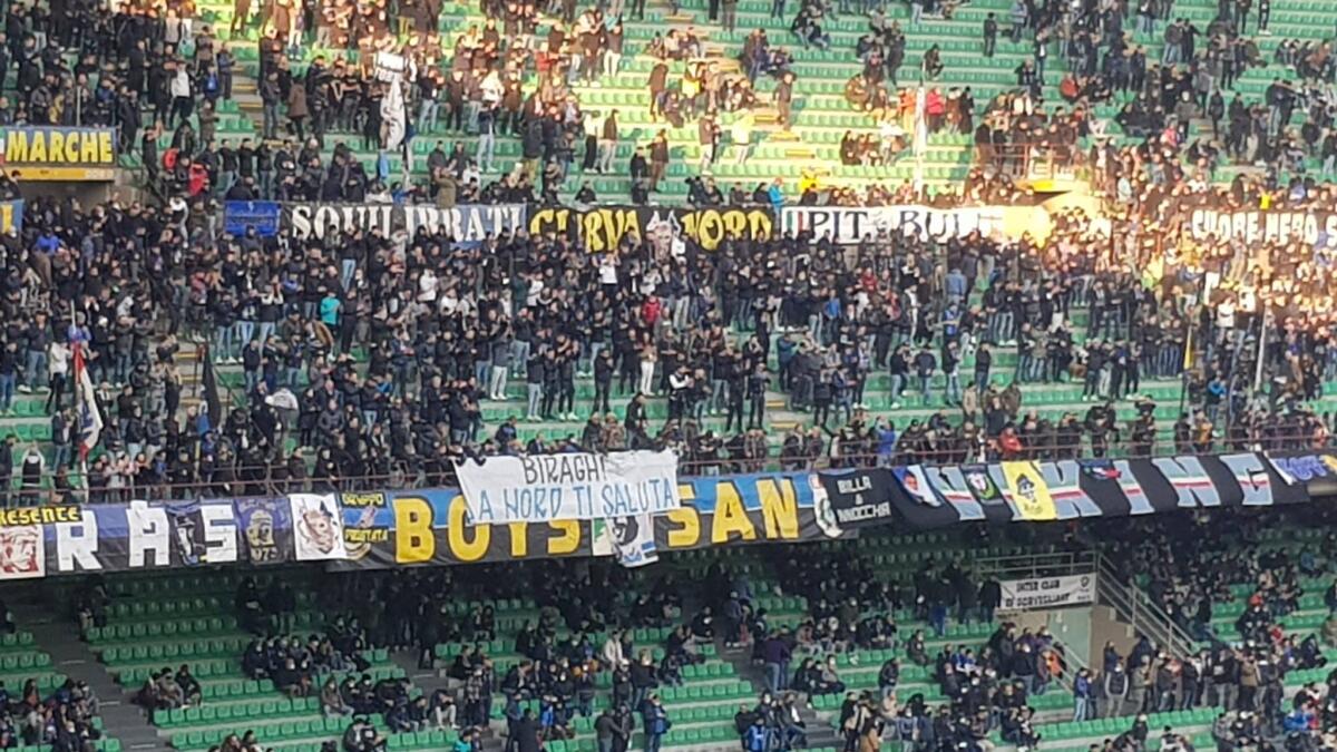L'amore dei tifosi dell'Inter per il capitano viola, striscione della Curva Nord: "Biraghi la nord ti saluta" - 